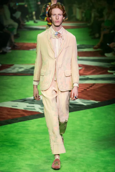 Look 40